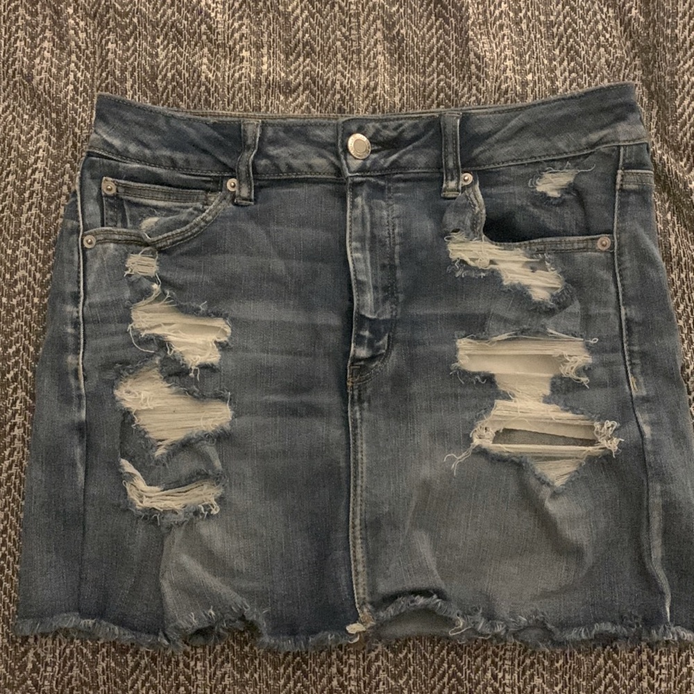 American eagle distressed jean skirt